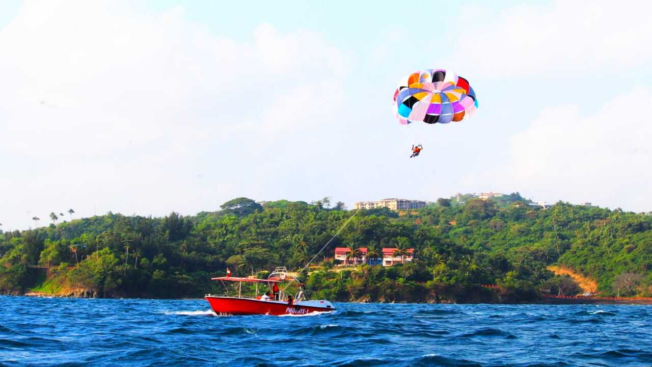 parasailing in Havelock Island